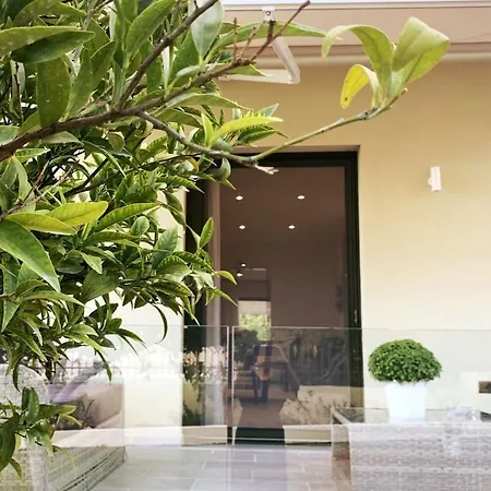 דירה Luxury With Garden In The Suburbs *