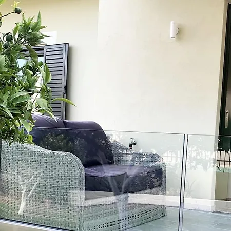아파트 Luxury With Garden In The Suburbs *