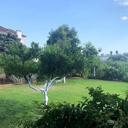 Luxury With Garden In The Suburbs דירה *