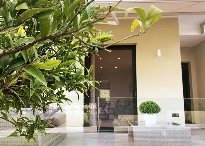 דירה Luxury With Garden In The Suburbs *