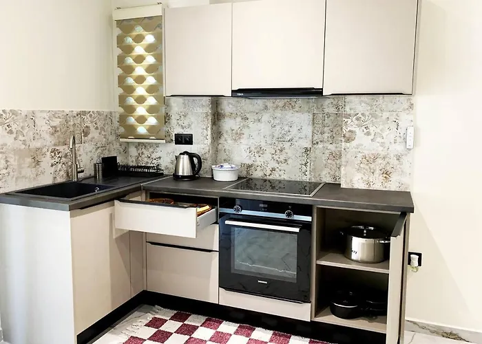 דירה Luxury With Garden In The Suburbs *