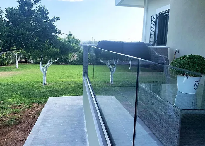דירה Luxury With Garden In The Suburbs קלמאטה