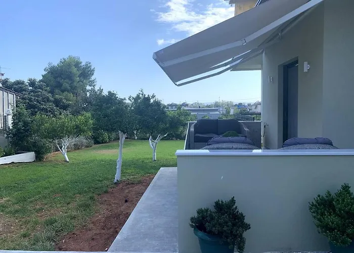 Luxury With Garden In The Suburbs דירה
