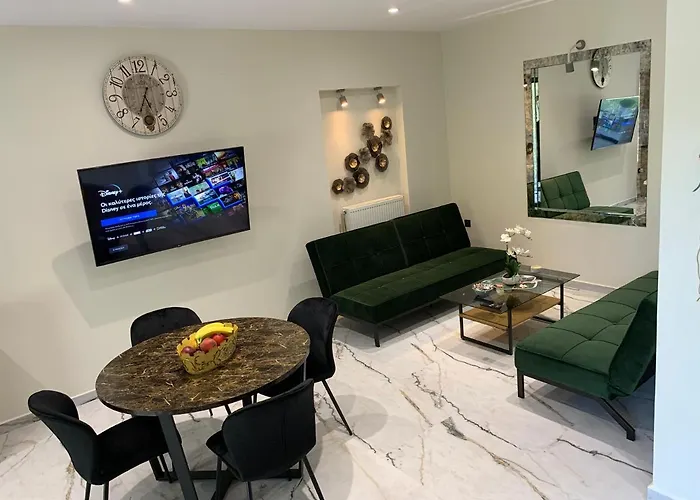 Luxury With Garden In The Suburbs דירה *