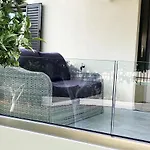Appartamento Luxury With Garden In The Suburbs