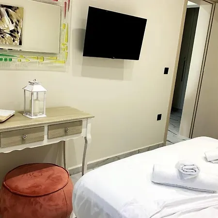 Luxury With Garden In The Suburbs Appartamento *