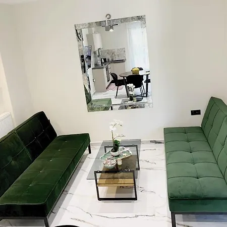 Luxury With Garden In The Suburbs Appartamento *