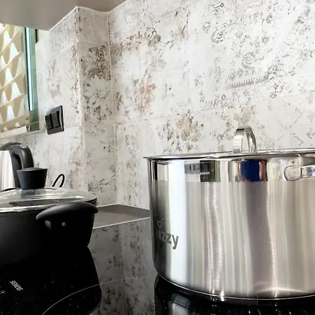 Appartamento Luxury With Garden In The Suburbs