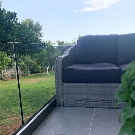 Luxury With Garden In The Suburbs