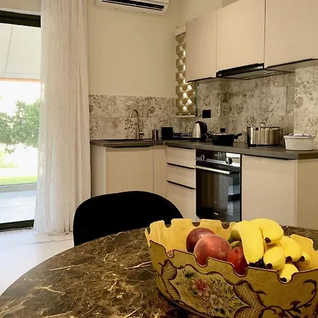 Luxury With Garden In The Suburbs