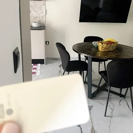 アパート Luxury With Garden In The Suburbs *