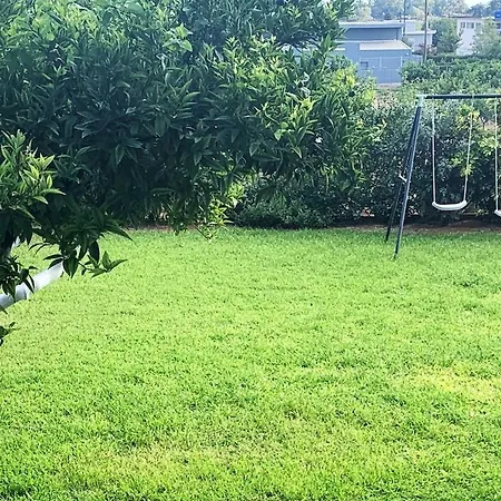 Luxury With Garden In The Suburbs *