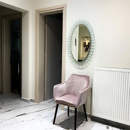 Luxury With Garden In The Suburbs カラマタ