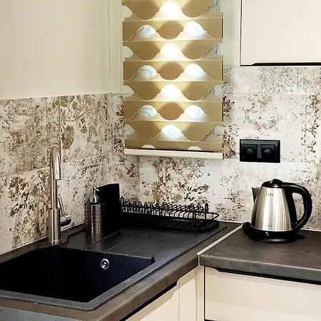 Luxury With Garden In The Suburbs