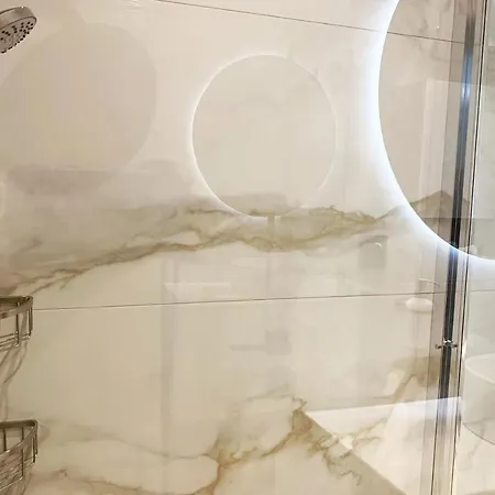 アパート Luxury With Garden In The Suburbs *