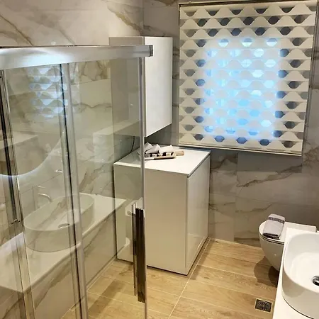 Luxury With Garden In The Suburbs Appartamento Kalamata