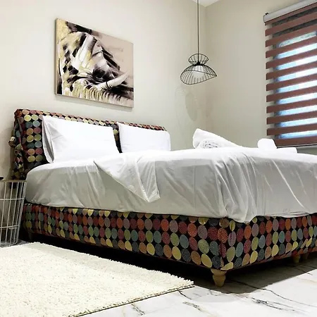 Luxury With Garden In The Suburbs