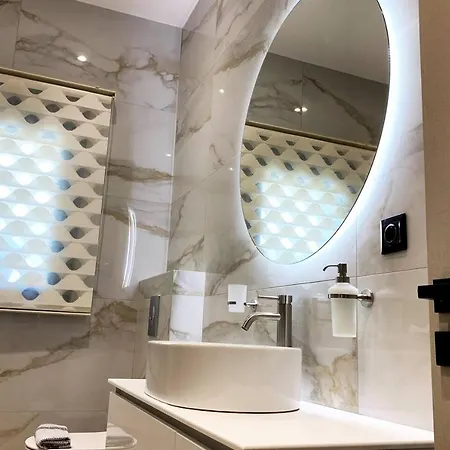 Luxury With Garden In The Suburbs *