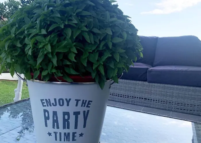 Luxury With Garden In The Suburbs Apartamento *