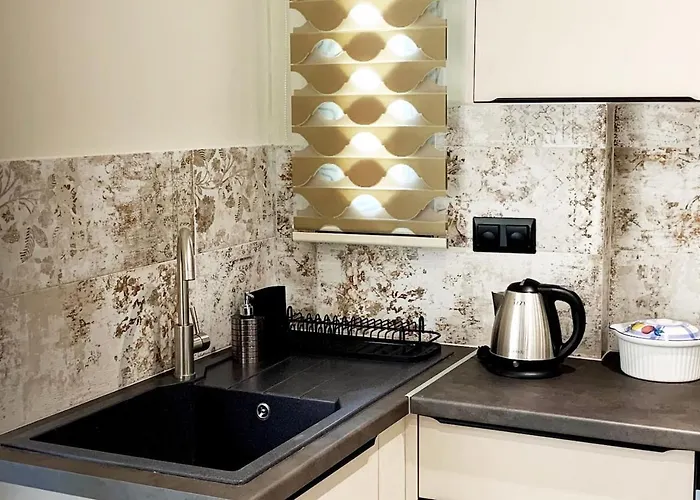 Luxury With Garden In The Suburbs