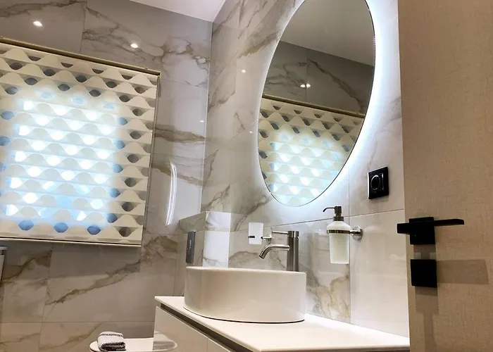 Luxury With Garden In The Suburbs *