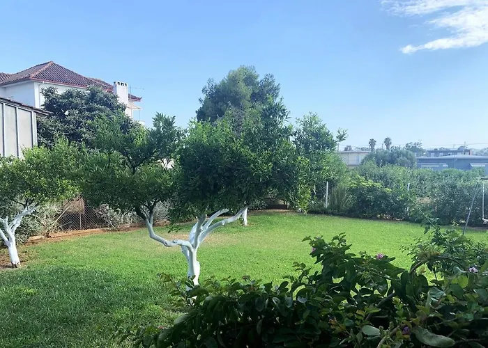 Luxury With Garden In The Suburbs 아파트 *